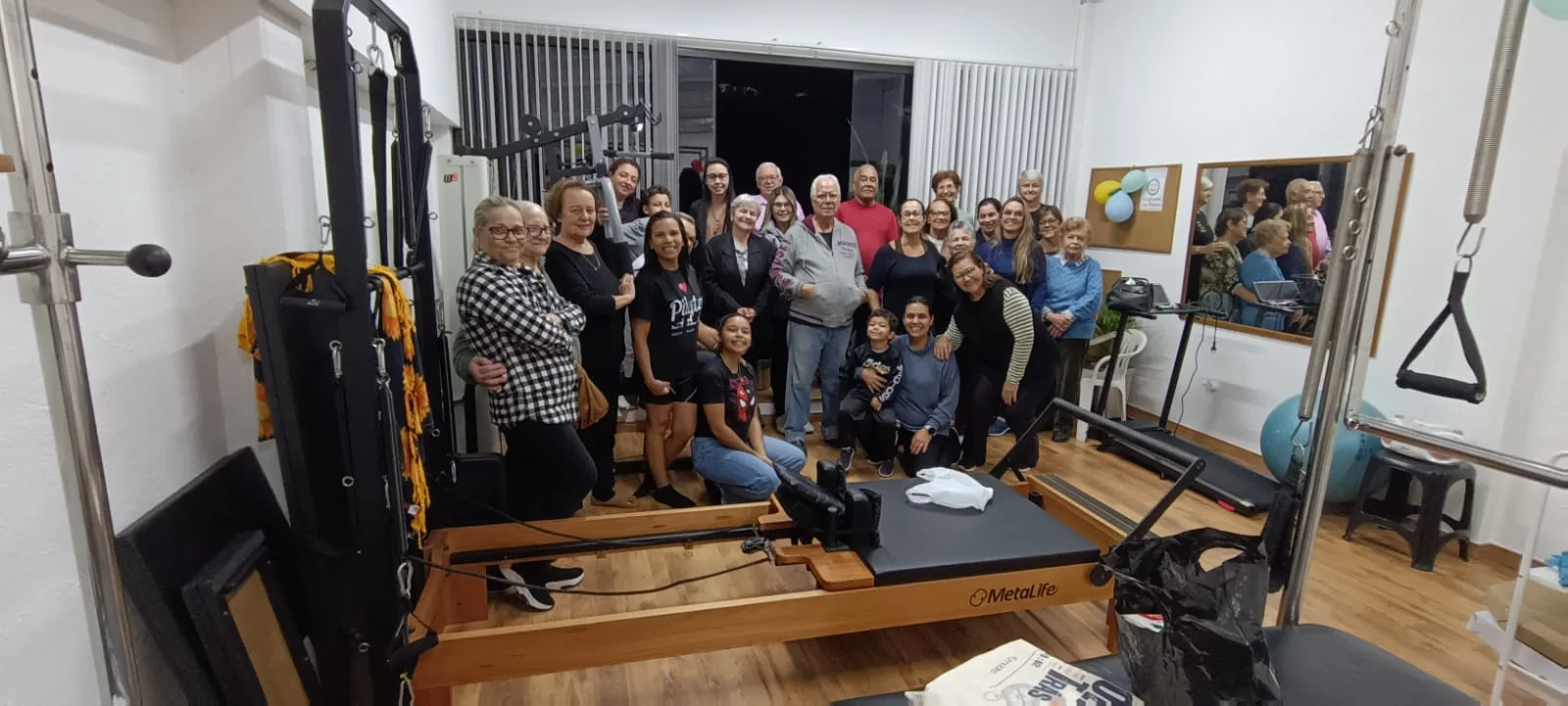 Comunidade de pacientes da LR Fisioterapia reunida no estúdio